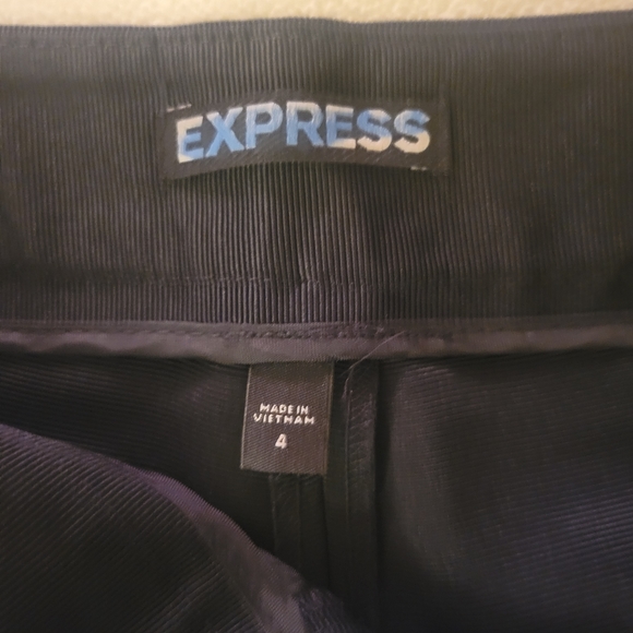 Shorts - Picture 3 of 5